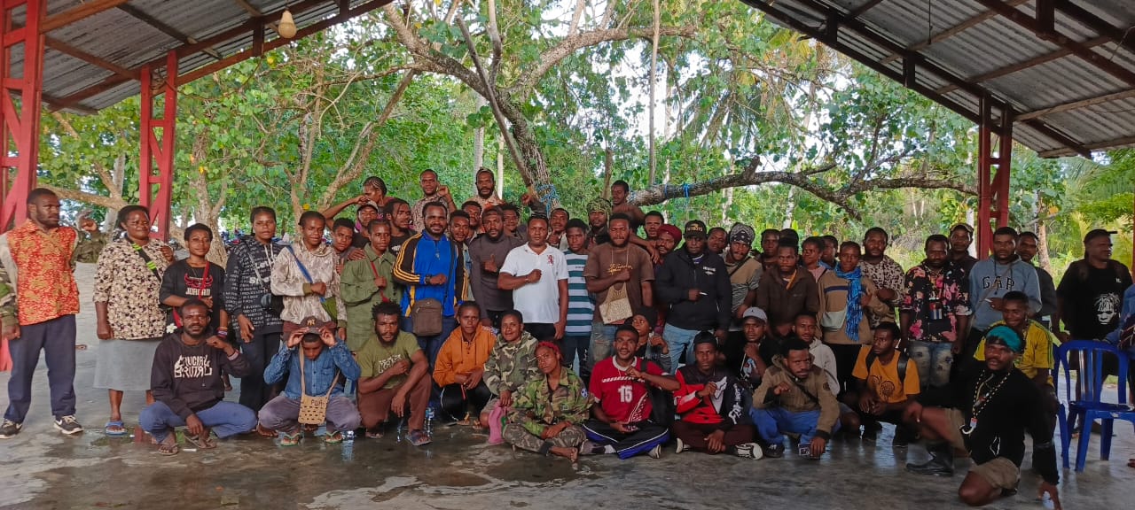 APINDO Papua Tengah Urges Kedegapo Nabire Students to Unite and Develop Their Talents